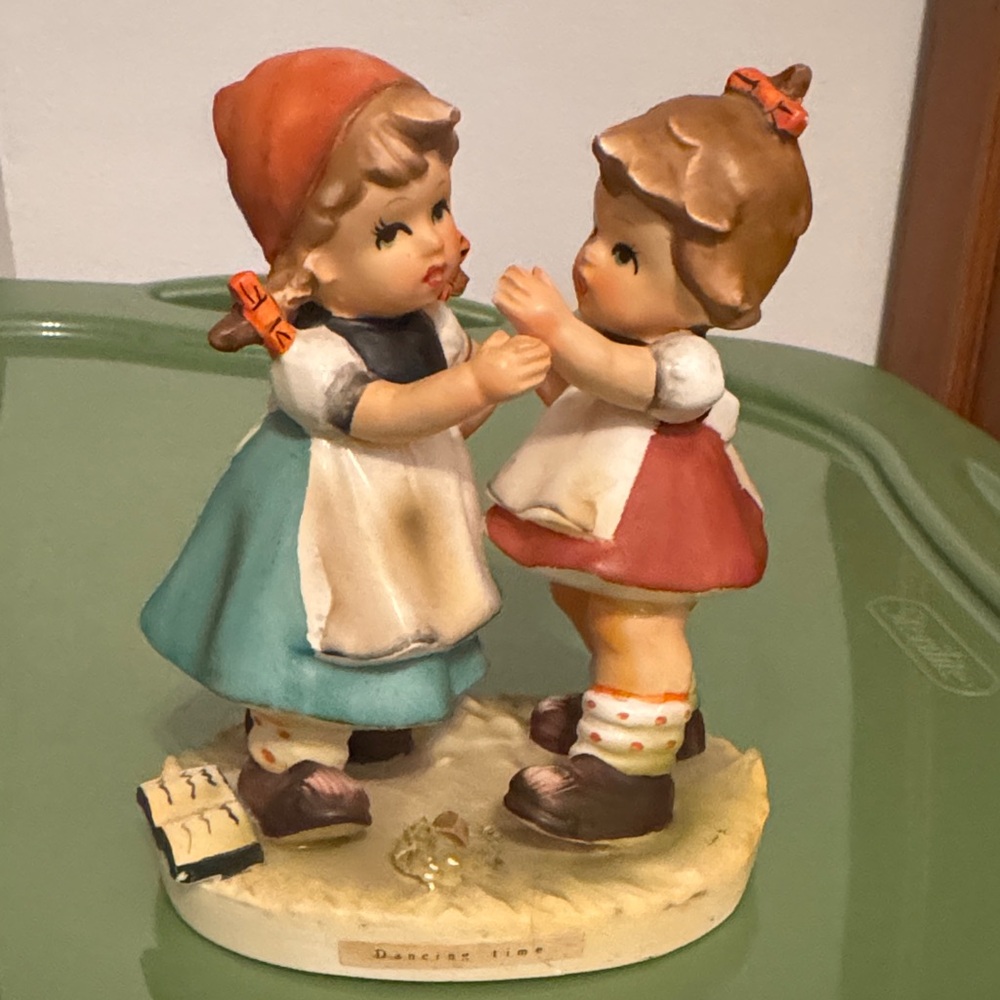 Vintage Arnart 5th Avenue "Dancing Time" figurine.